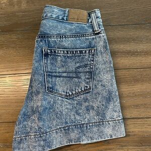American Eagle‎ Mom Shorts Size 2 Gently Worn